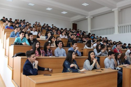 Azərbaycanda əlaçı təqaüdü alan tələbələrin sayı açıqlanıb