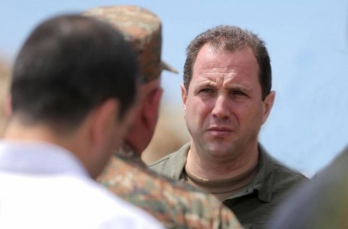 Məhkəmə Ermənistanın sabiq müdafiə naziri David Tonoyanı həbsdə saxlayıb