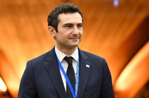Gürcüstanın istefa vermiş spikeri deputat mandatından da imtina edib