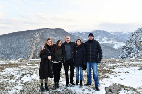 İlham Əliyev ailəsi ilə Şuşada - Fotolar