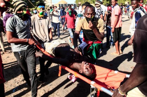 Sudanda polis xəstəxanaya qaz bombası atıb