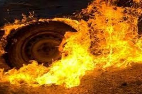 Gəncədə minik avtomobili yanıb