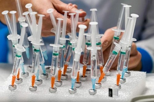 “Omikron” ştamını ilk dəfə aşkarlayan mütəxəssisdən təhlükə barədə xəbərdarlıq