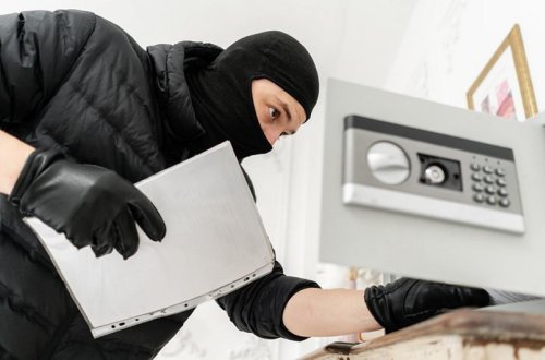 Sabirabadda içərisində pul və qızıl olan seyf oğurlanıb