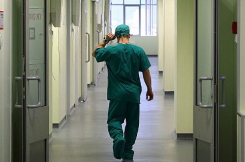 Rusiya xəstəxanasında HADİSƏ: Tüfənglə gələn həkim atəş açdı - FOTO
