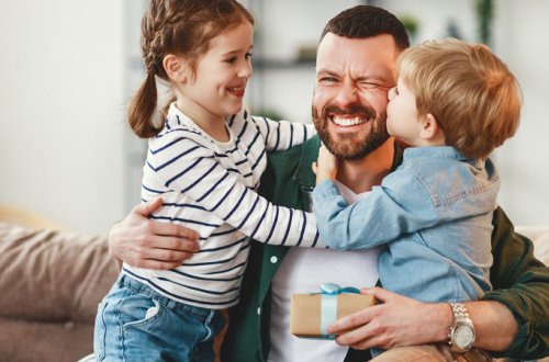 Kişilər atalıq məzuniyyətinə çıxa bilər - Atalara şad xəbər (VİDEO)