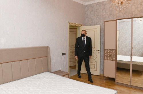 İlham Əliyev şəhid ailələri və hərbçilər üçün nəzərdə tutulmuş mənzillərlə tanış olub - YENİLƏNİB