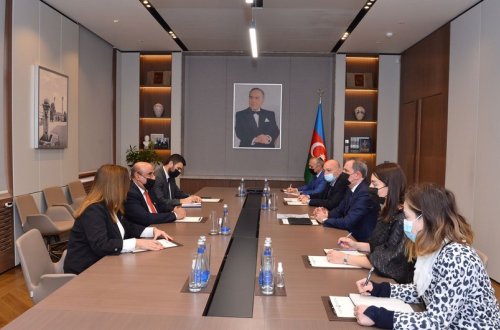 Ceyhun Bayramov Küveytin Azərbaycandakı səfiri ilə görüşüb