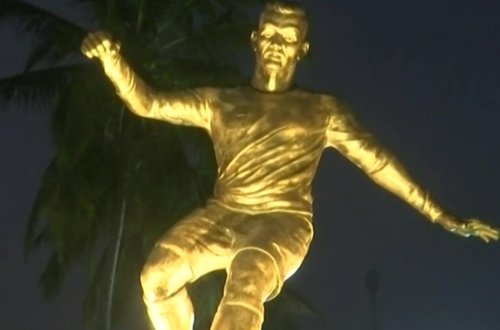 Ronaldonun Hindistandakı heykəli etirazla qarşılandı - Foto