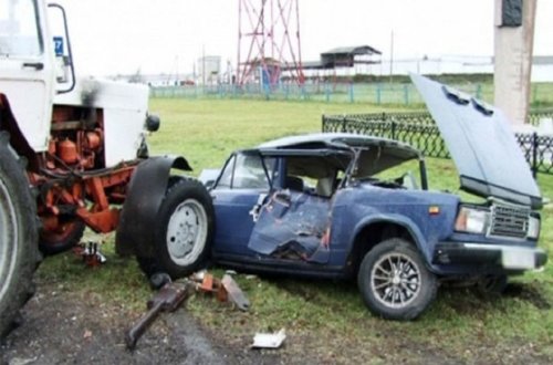 Goranboyda dəhşətli QƏZA: Minik maşını traktorla toqquşdu