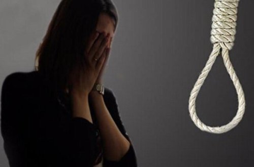 Azərbaycanda 23 yaşlı qız özünü asdı