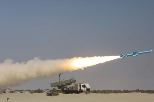 İran yeni raketdaşıyıcısını sınaqdan keçirib