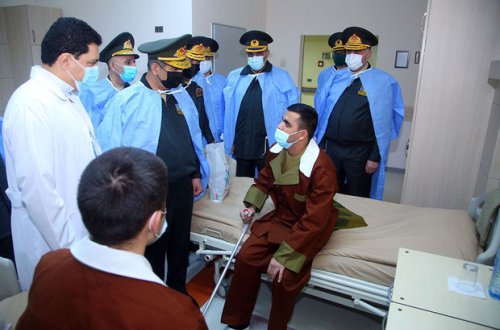 Zakir Həsənov yaralı hərbçilərimizlə görüşdü - FOTO