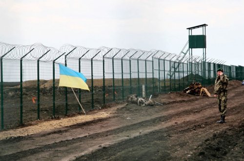 Ukrayna Rusiya ilə sərhədlərini gücləndirir