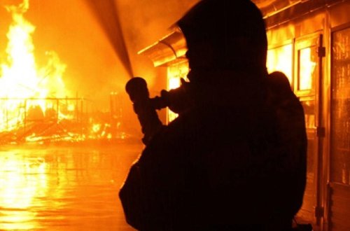 Yeni il gecəsi qardaşının evinə od vurdu