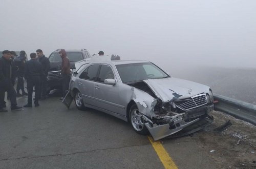 Bakı-Qazax yolunda 40 maşın toqquşdu: Ölən var - YENİLƏNİB + FOTO