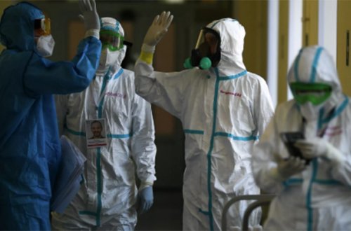 Yunan alim “omicron” ştamının azalacağı tarixi açıqladı