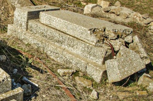 Almaniyada müsəlmanların məzarları naməlum şəxslər tərəfindən dağıdılıb