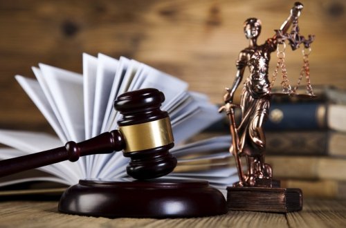 Həmkəndlisini öldürməkdə təqsirləndirilən şəxsin məhkəməsi başlayıb