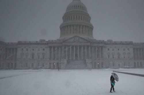 На Вашингтон обрушился снежный буран - ВИДЕО