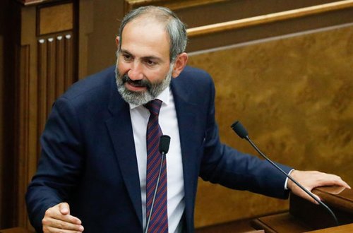 Paşinyanın partiyasından iki deputat istefa verdi