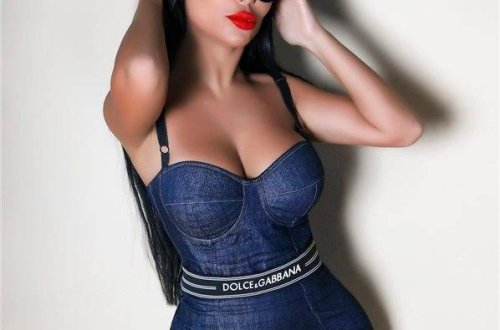 Afaq yenə soyundu – FOTOLAR