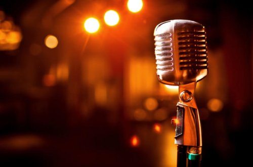 Azərbaycanlı iş adamından boşanan müğənni həmkarı ilə sevgili olub?