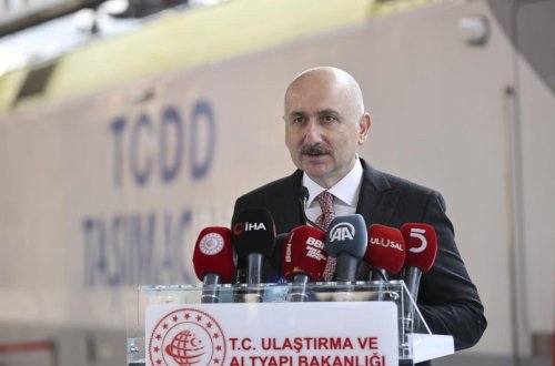 Türkiyəli nazir: “BTQ sayəsində yük daşımalarda Orta Dəhlizdən səmərəli istifadə etmək mümkün olub