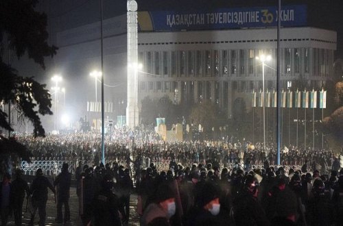 Lukaşenko Putin və Tokayevlə Qazaxıstandakı vəziyyəti müzakirə edib