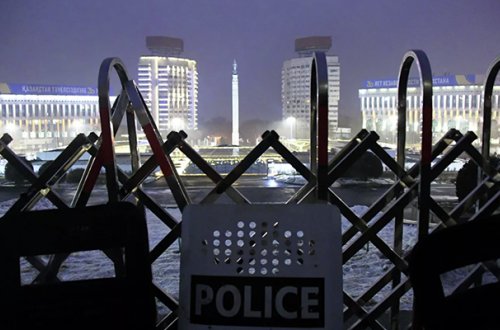 Almatıda Respublika meydanı mühasirəyə alındı