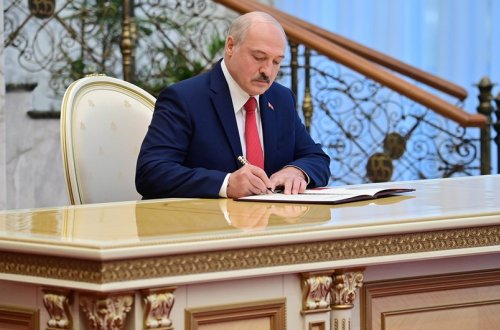 Lukaşenko Qazaxıstandakı etirazçılara səslənib: “Diz çöküb hərbçilərdən üzr istəyin”