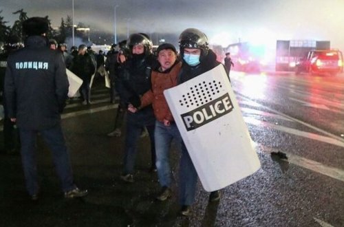 Almatıda 100-dən çox etirazçı saxlanılıb