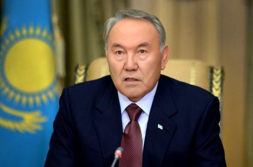 Politoloq Nazarbayevin harada olduğunu açıqladı (FOTO)