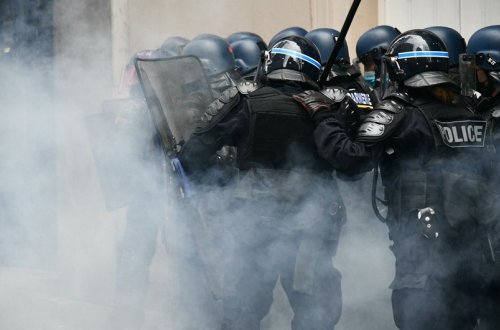 Fransa paytaxtında etirazlar baş qaldırıb, polis gözyaşardıcı qaz tətbiq edib