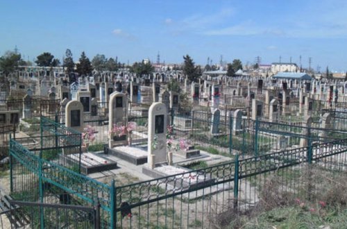 Bakıda qəbiristanlıq oğrularına qarşı maraqlı mübarizə üsulu (FOTO)