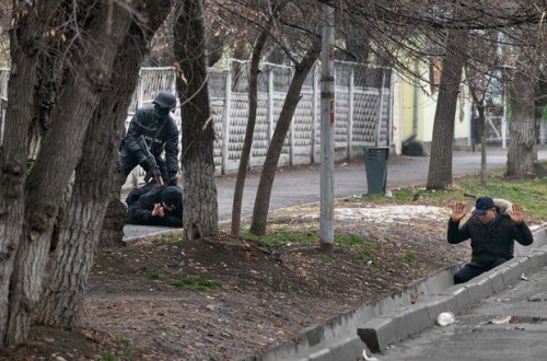 В Казахстане в связи с беспорядками задержали почти 8 000 человек