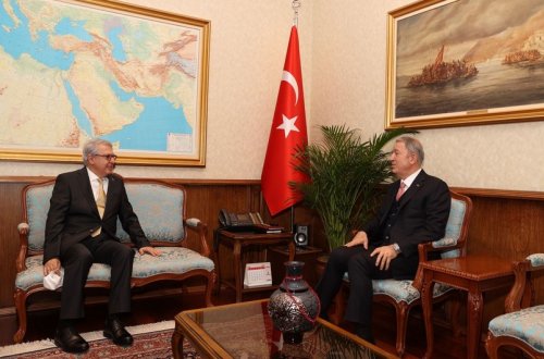 Hulusi Akar Türkiyənin Ermənistan üzrə xüsusi nümayəndəsi ilə görüşüb