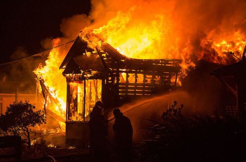 İkimərtəbəli ev külə döndü: Yataq xəstəsi yanaraq öldü