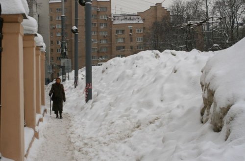 Rusiyada 26-cı mərtəbədən yıxılan kişi sağ qaldı