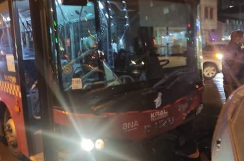 Bakıda sərnişin avtobusu qəzaya uğrayıb, xəsarət alan var