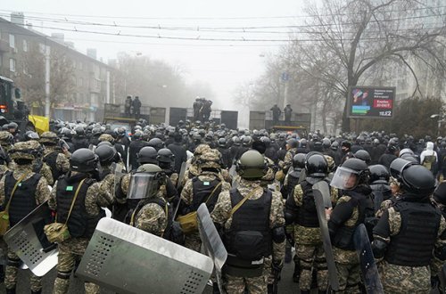 Almatıda 2000-ə yaxın şəxs saxlanılıb