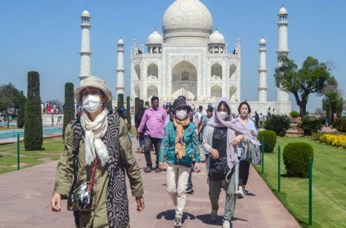 Hindistanda hətta peyvənd olunmuş turistlər karantinə məcbur ediləcək