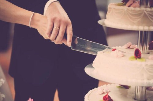 Toya yarıçılpaq halda gedən model: “Gəlindən icazə almışdım” - FOTO