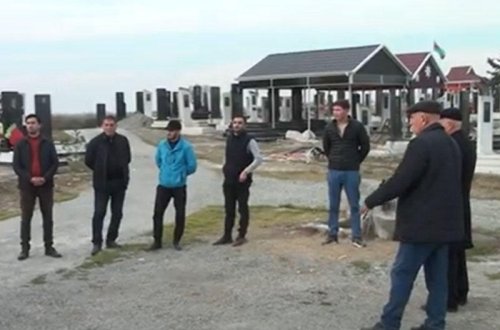 Azərbaycanda ağlasığmaz hadisə: Qəbiristanlıqda içki məclisi qurdular - VİDEO