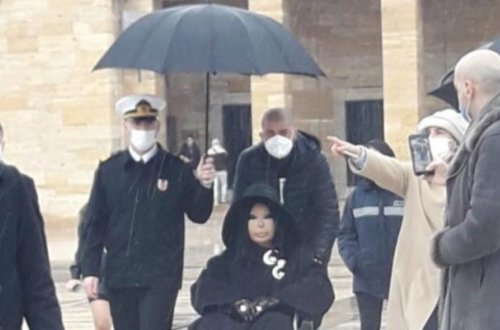 Bülent Ersoyun əsgərlə olan görüntüsü tənqid olundu - Fotolar