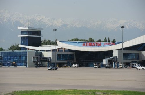 İğtişaşlardan sonra ilk mülki təyyarə Almatı hava limanına eniş edib