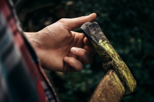 Xaçmazda oğul 66 yaşlı anasını baltalayıb