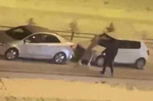 Yarıçılpaq sevgilisini küçədə döydü - Eyvandan VİDEOya çəkdilər