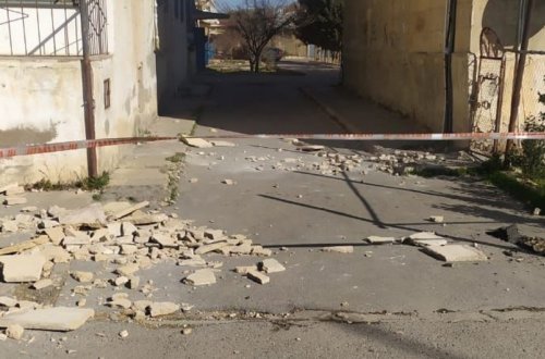 Güclü külək Bakıda bir sıra fəsadlar törədib