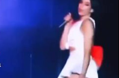 Bakıya gələn müğənninin qısa səhnə geyimi ona çətin anlar yaşatdı – VİDEO